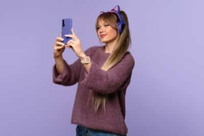 Los mejores celulares por menos de 100 dólares en 2024