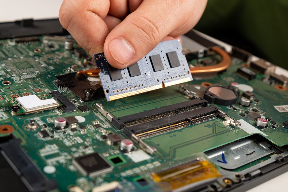 ¿Tu laptop va lenta? Descubre cómo aumentar la memoria RAM