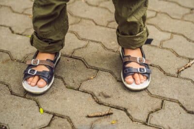 Guía para elegir sandalias urbanas sin resignar soporte