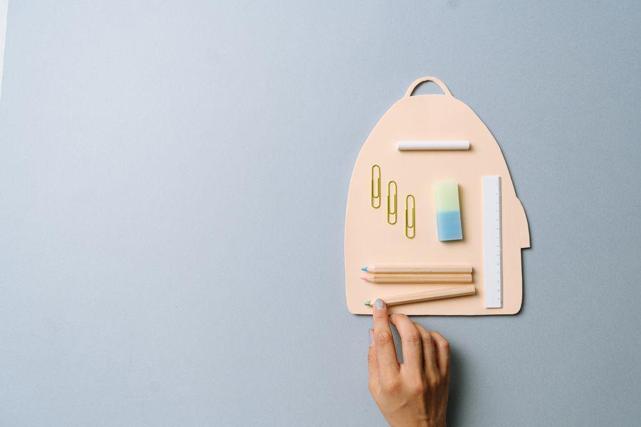 Material escolar organizado para estudiantes