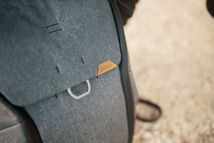 Mochila ergonómica con diseño y textura detallada