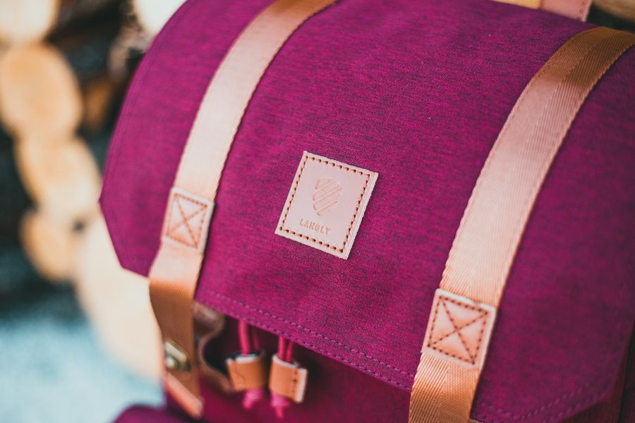 mochila moderna correas cuero 1 Mochila moderna con correas de cuero